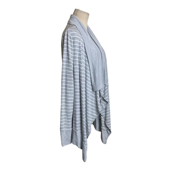 Romeo & Juliet gray striped long sleeves open front cardigan size M - Picture 7 of 9